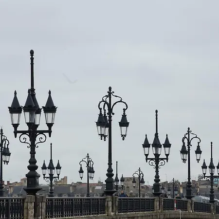 Nona アパート ボルドー