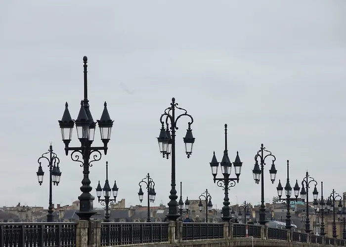 Nona アパート ボルドー